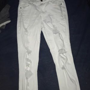 white distressed skinny jeans